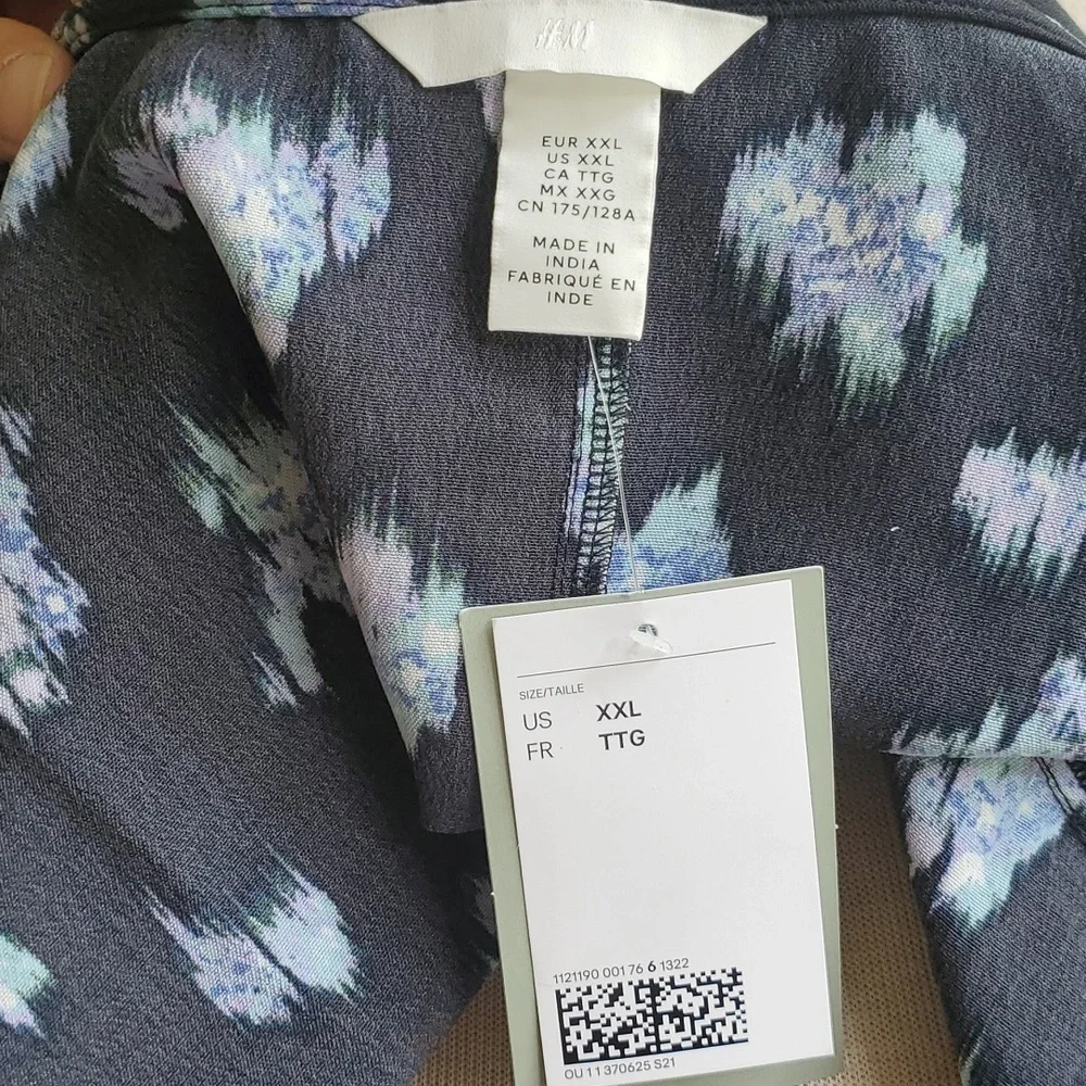 H&M- PLUS SIZE WRAP DRESS - Picture 4 of 4